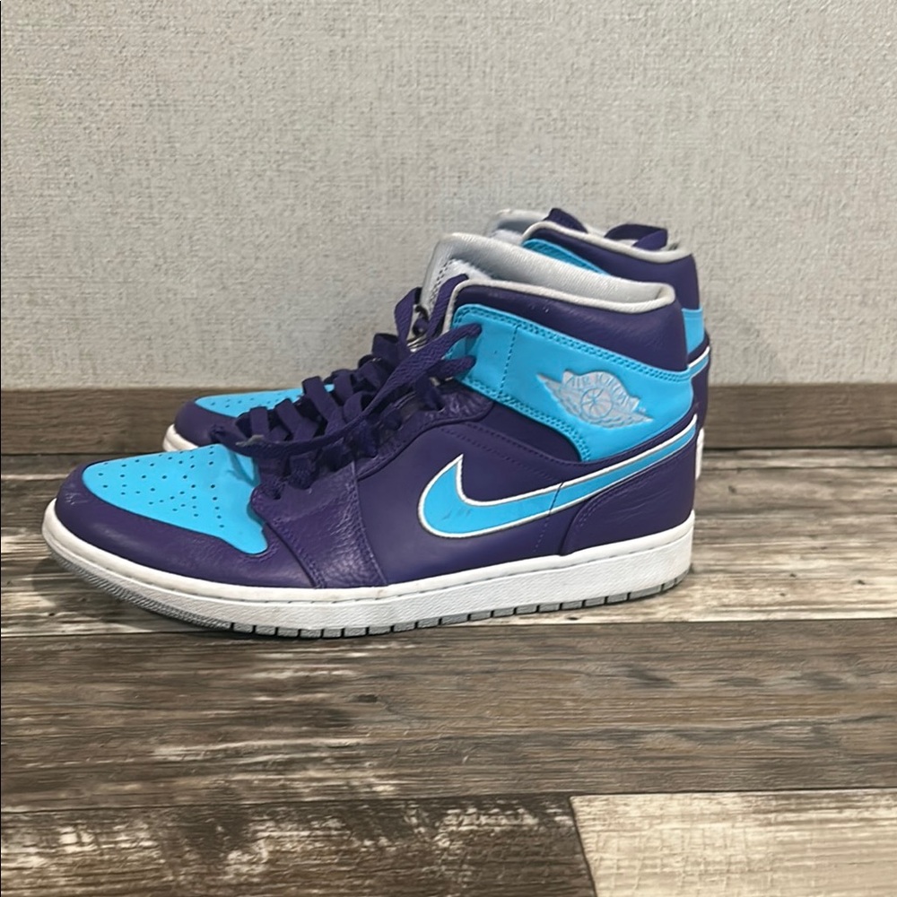 Nike Air Jordan High-Top in Purple and Blue